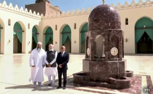 PM Modi at Al-Hakim Mosque restored with the assistance of India's Dawoodi Bohra community.
